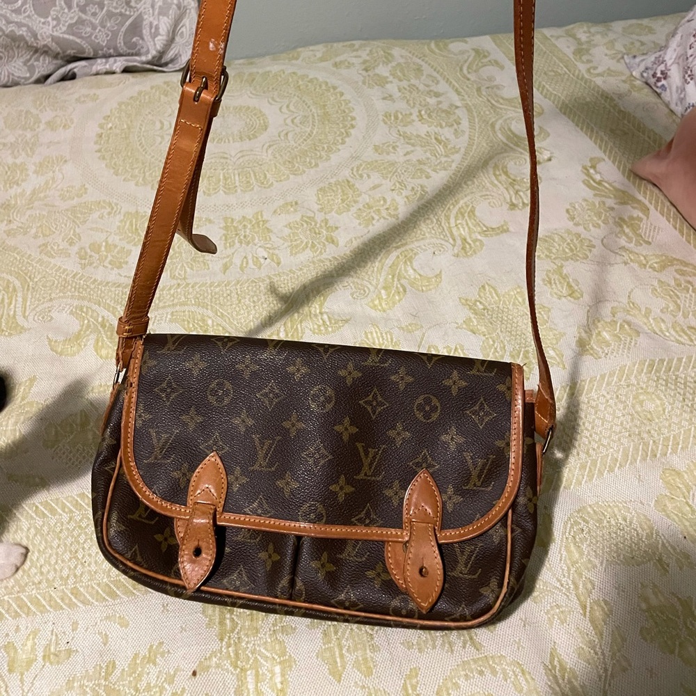 Louis Vuitton Gibeciere MM